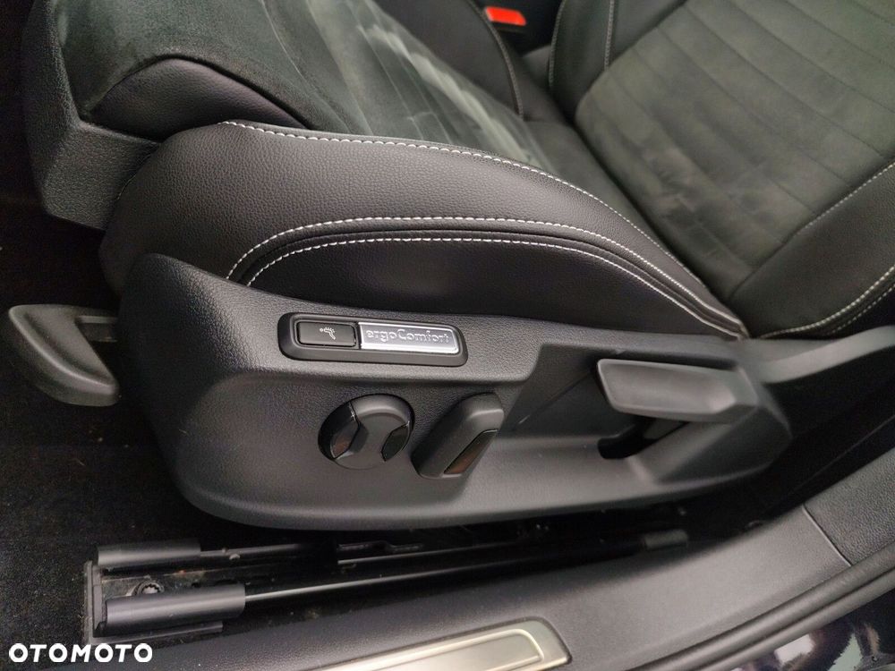 Volkswagen Passat - 12