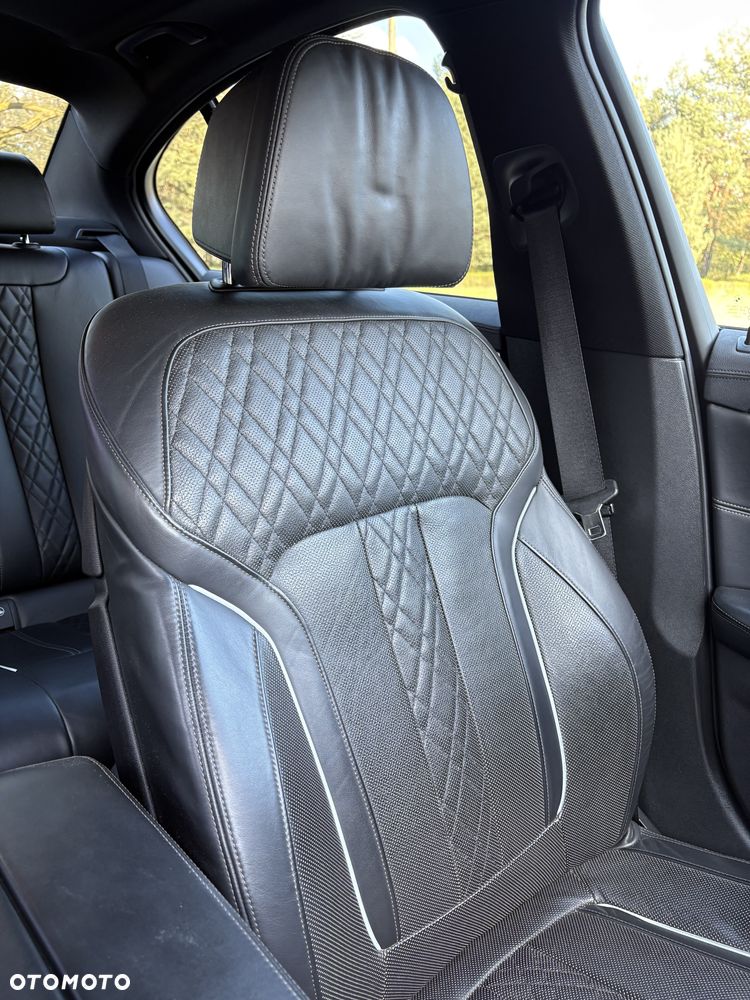 BMW Seria 5 M550i xDrive sport - 11