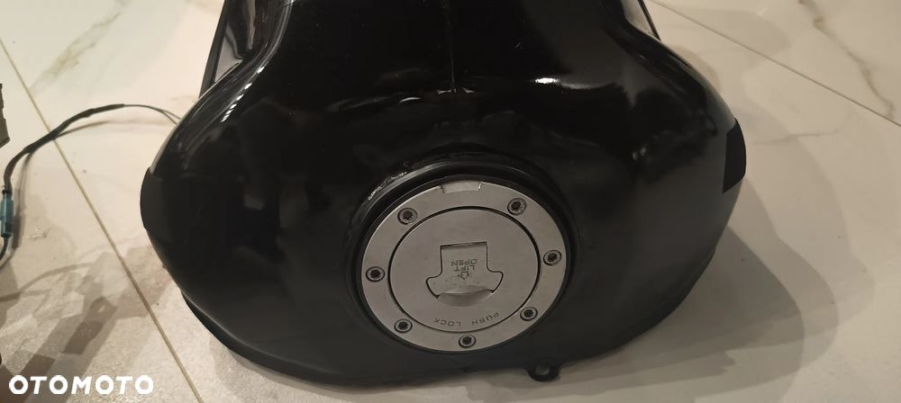 HONDA CBR 1000RR SC57B Zbiornik Bak Pompka Paliwa Pompka Sprzęgła Licznik - 17