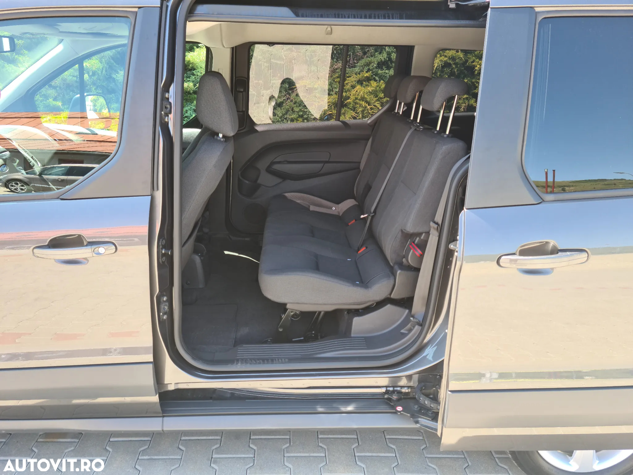 Ford Tourneo Connect 1.5 TDCi LWB (L2) Titanium - 14