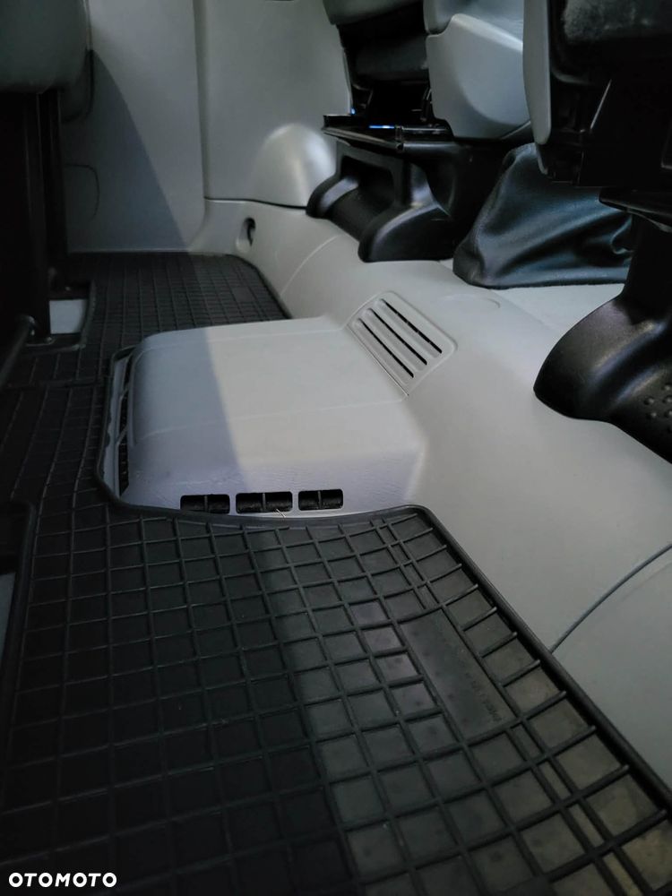 Renault Trafic - 11