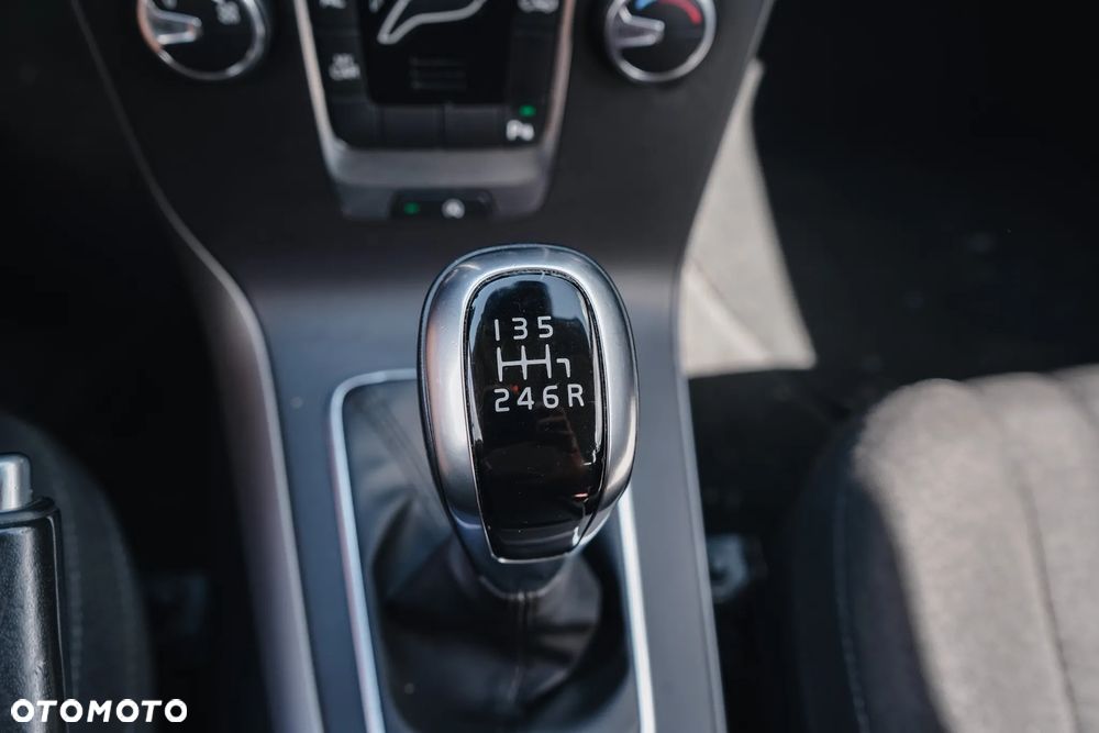 Volvo V40 D2 Momentum - 21