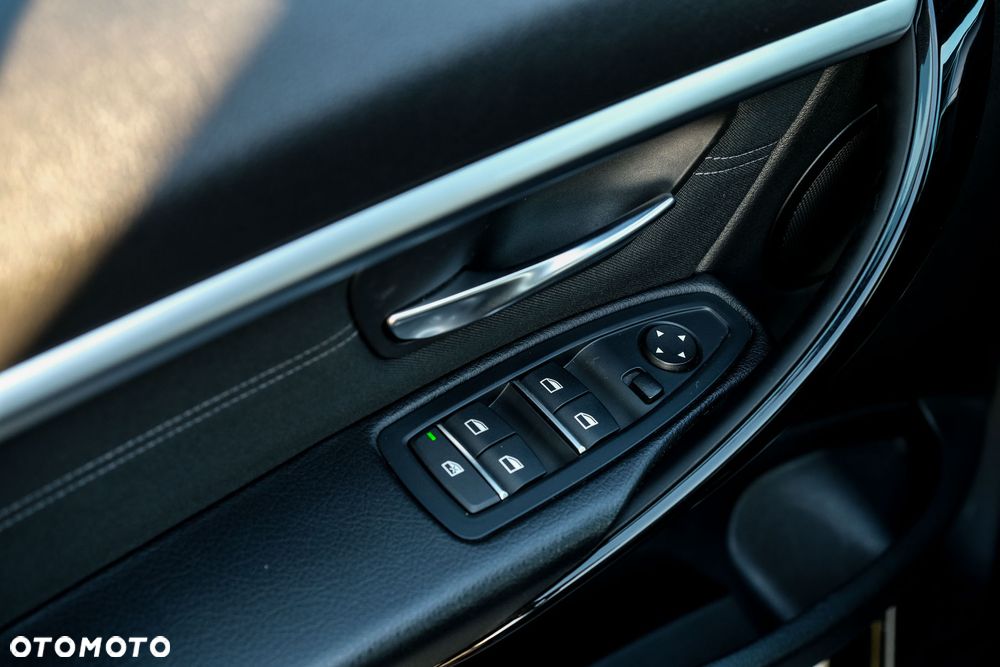 BMW Seria 3 318d Sport Line Shadow - 25