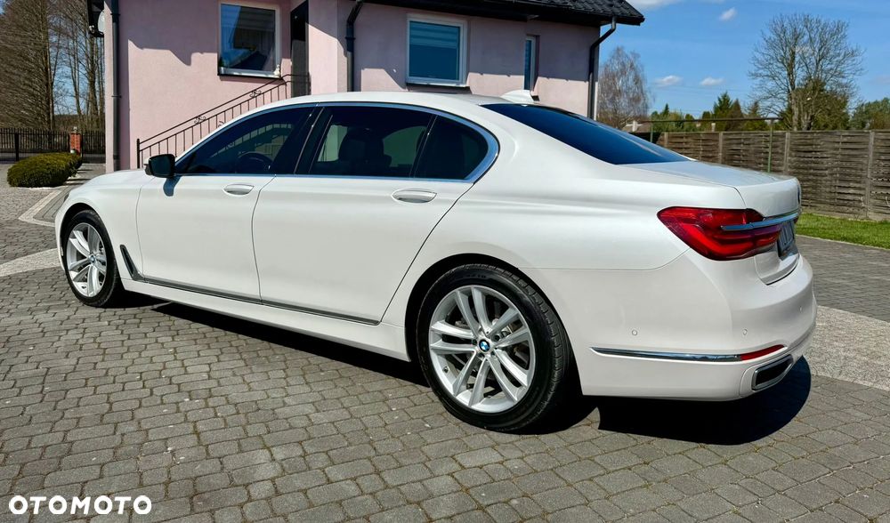 BMW Seria 7 750i xDrive - 10