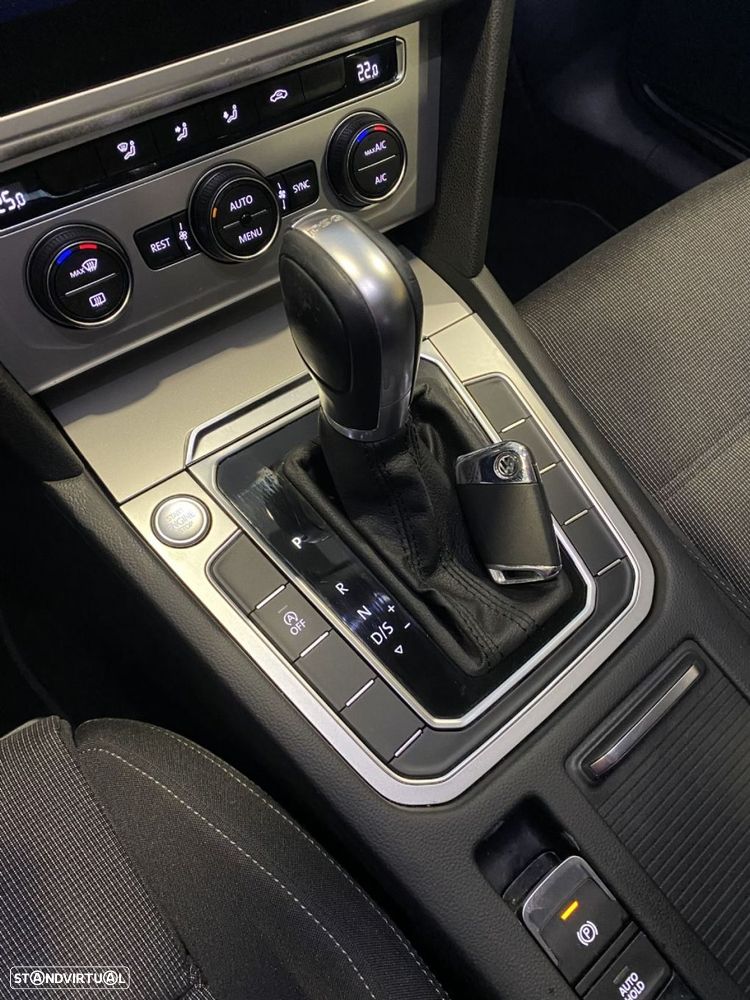 VW Passat Variant - 39