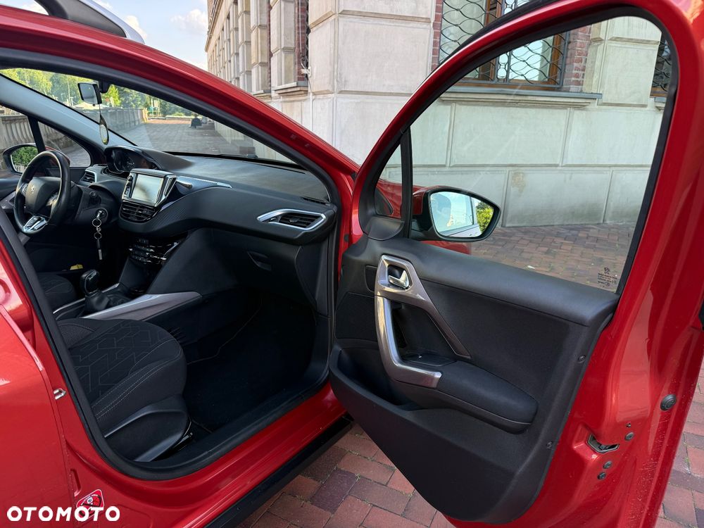Peugeot 2008 1.2 Pure Tech Style S&S - 39