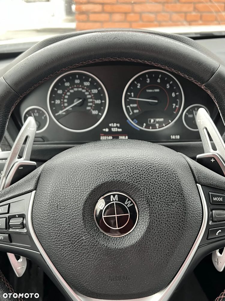 BMW Seria 3 330i Sport Line Shadow - 15