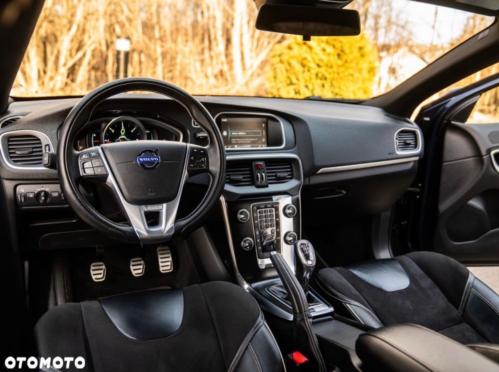 Volvo V40 D2 R-Design - 31