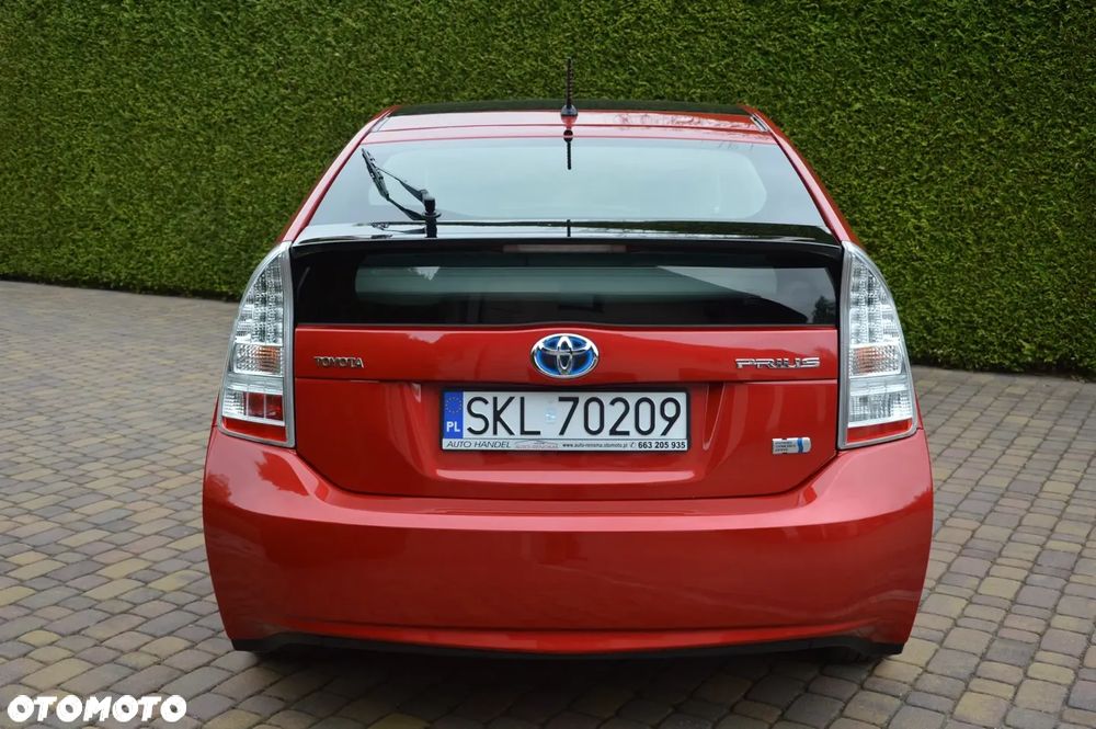 Toyota Prius (Hybrid) Life - 32