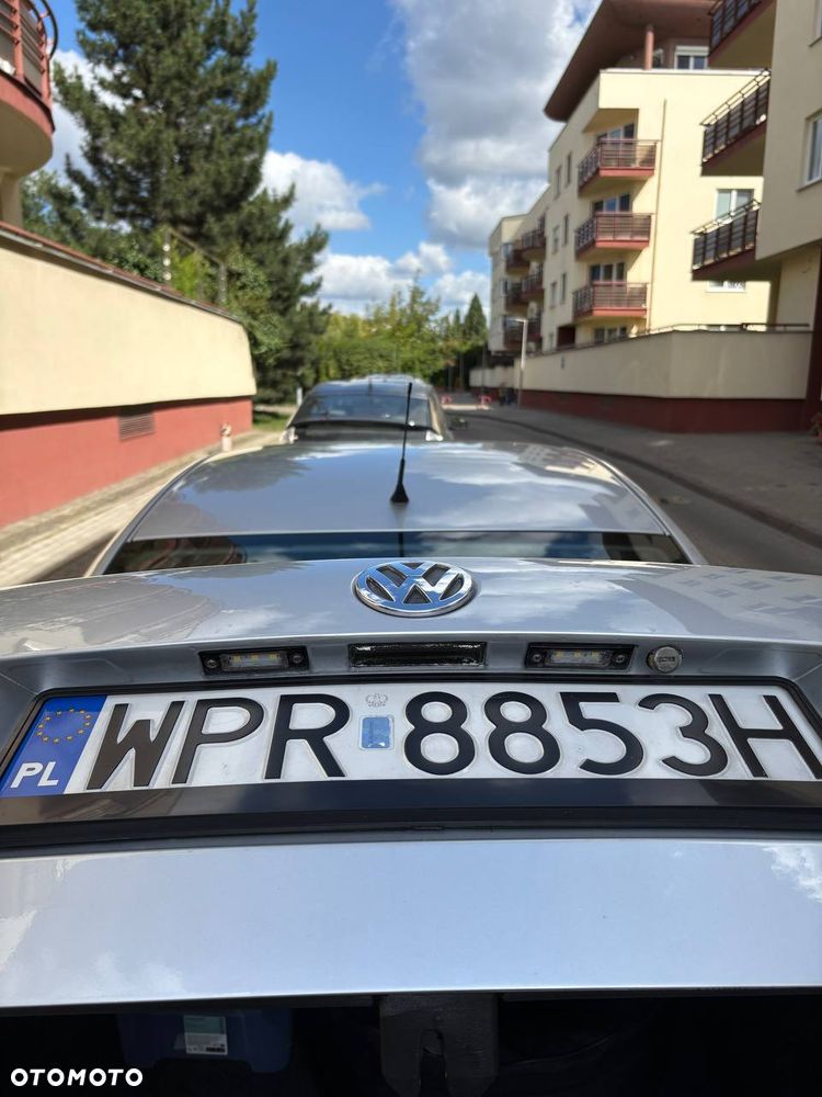 Volkswagen Passat 1.6 - 8