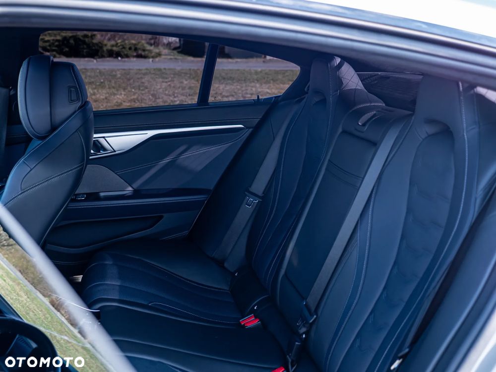 BMW Seria 8 - 32