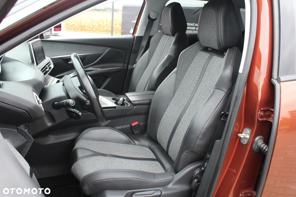 Peugeot 3008 1.2 PureTech Allure S&S - 23