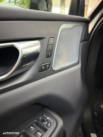 Volvo XC 60 Recharge T8 Twin Engine eAWD R-Design - 24