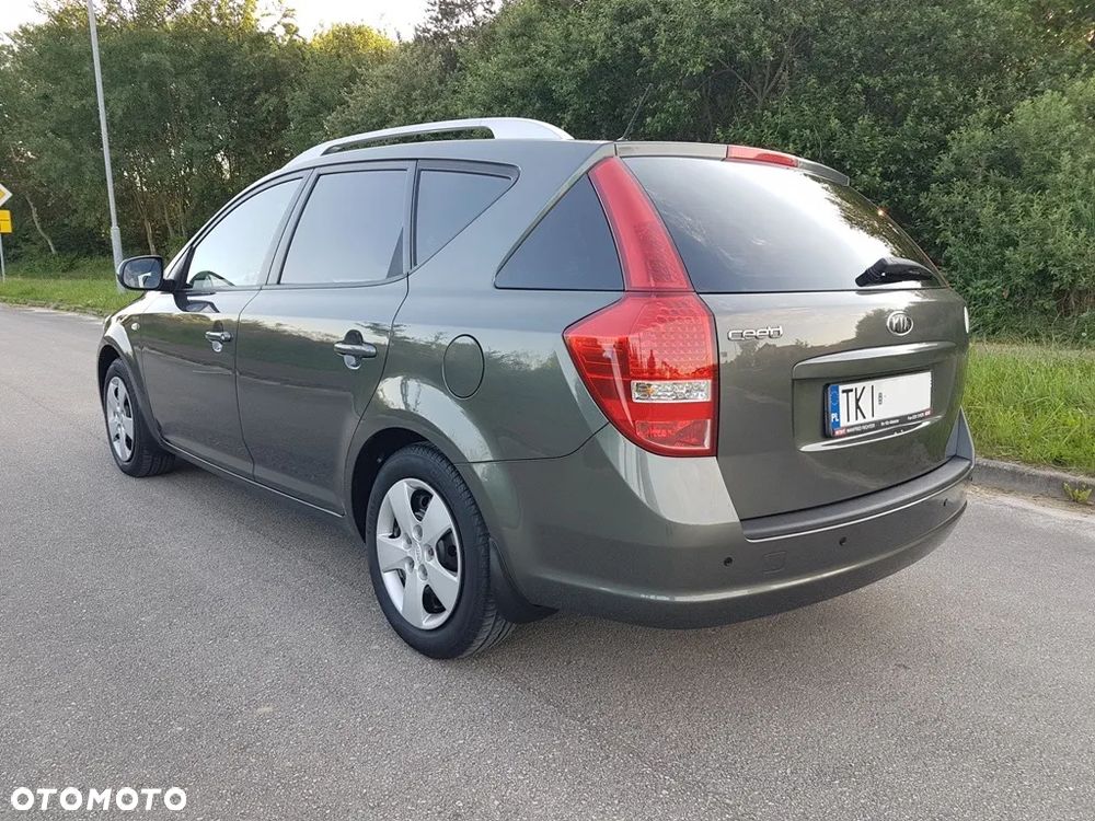 Kia Ceed 1.4 CVVT Dream-Team Edition - 11