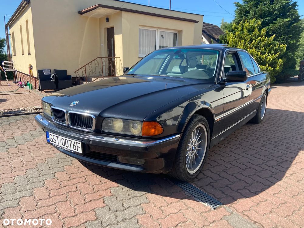 BMW Seria 7 740i V8 - 2