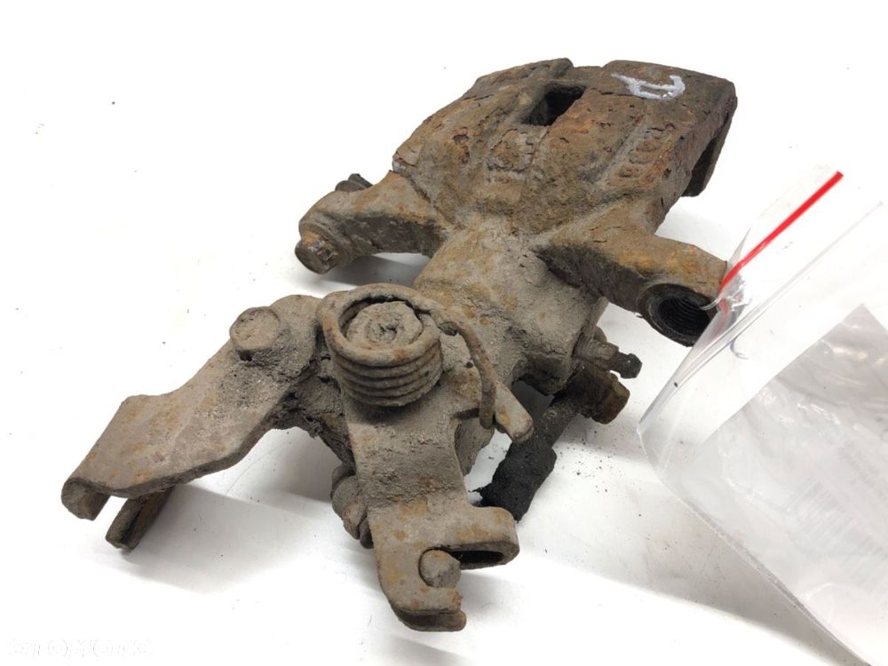 ZACISK PRAWY TYŁ  MAZDA 6 Station Wagon (GY) 2002 - 2008 2.0 DI (GY19) 105 kW [143 KM] olej - 2