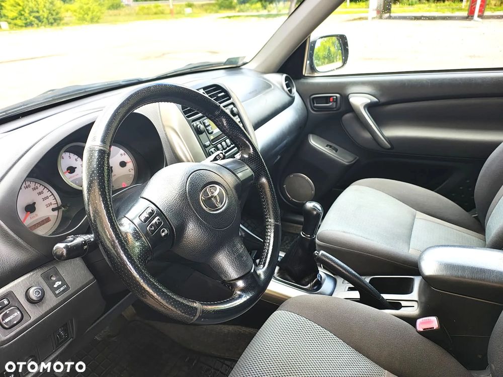 Toyota RAV4 1.8 VVT-i Terra 2WD - 27