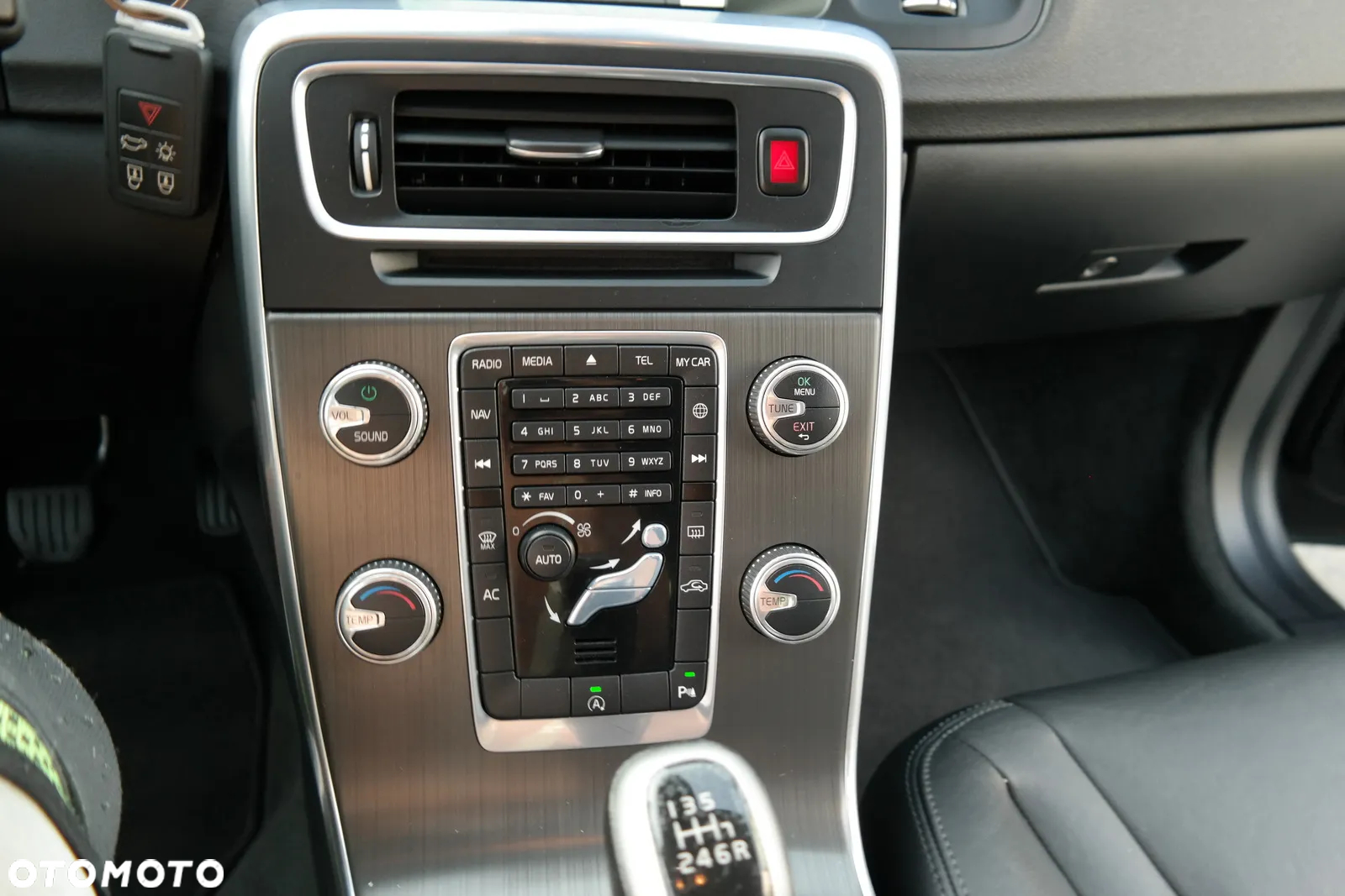 Volvo V60 D4 Drive-E R-Design Momentum - 28