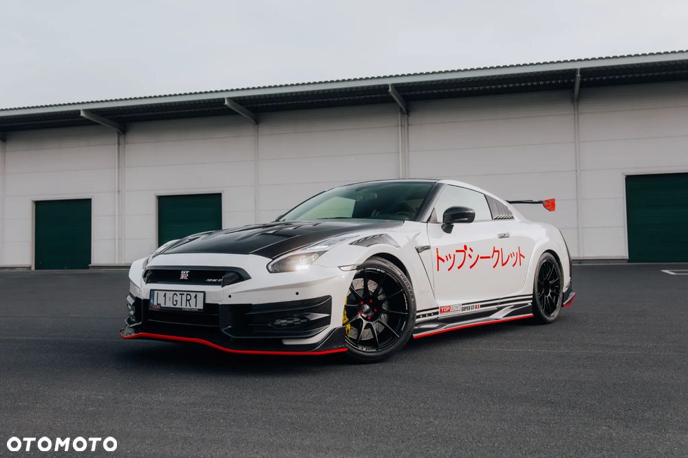 Nissan GT-R - 2