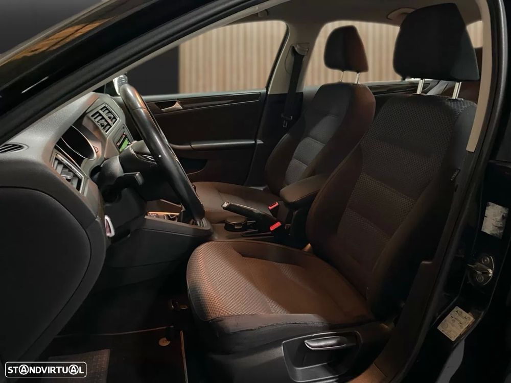 VW Jetta 2.0 TDI Confortline - 7