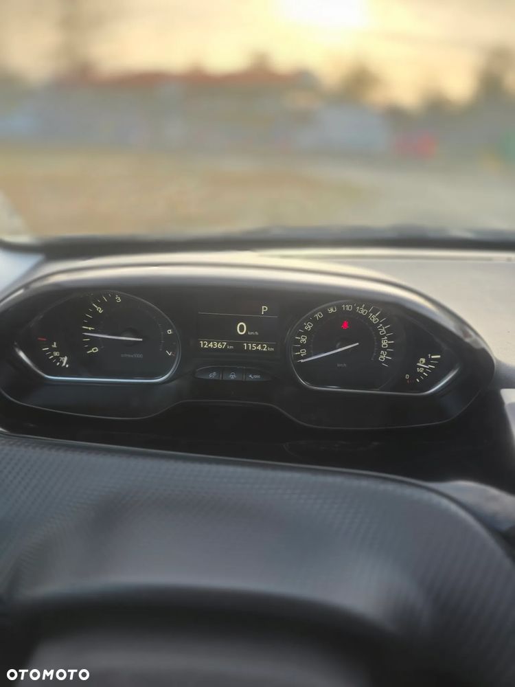 Peugeot 2008 1.2 Pure Tech Style S&S EAT6 - 18