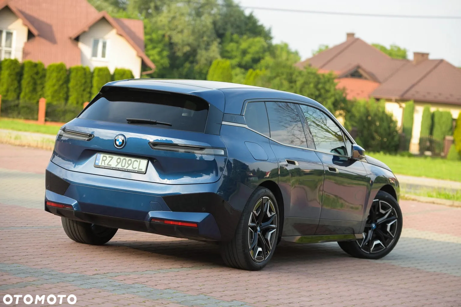 BMW iX - 18