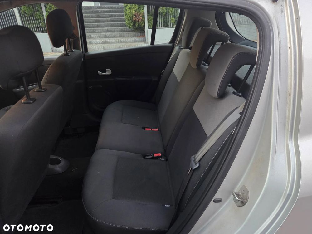 Renault Clio - 15