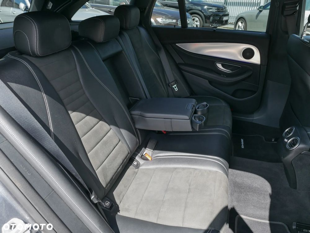 Mercedes-Benz Klasa E 300 de 4Matic 9G-TRONIC AMG Line - 19