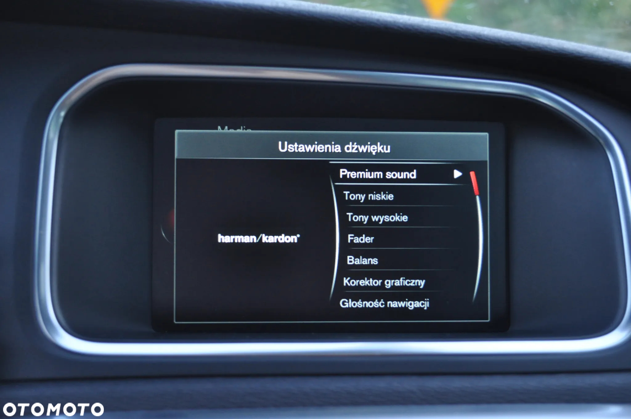 Volvo V40 D4 Drive-E R-Design Summum - 12