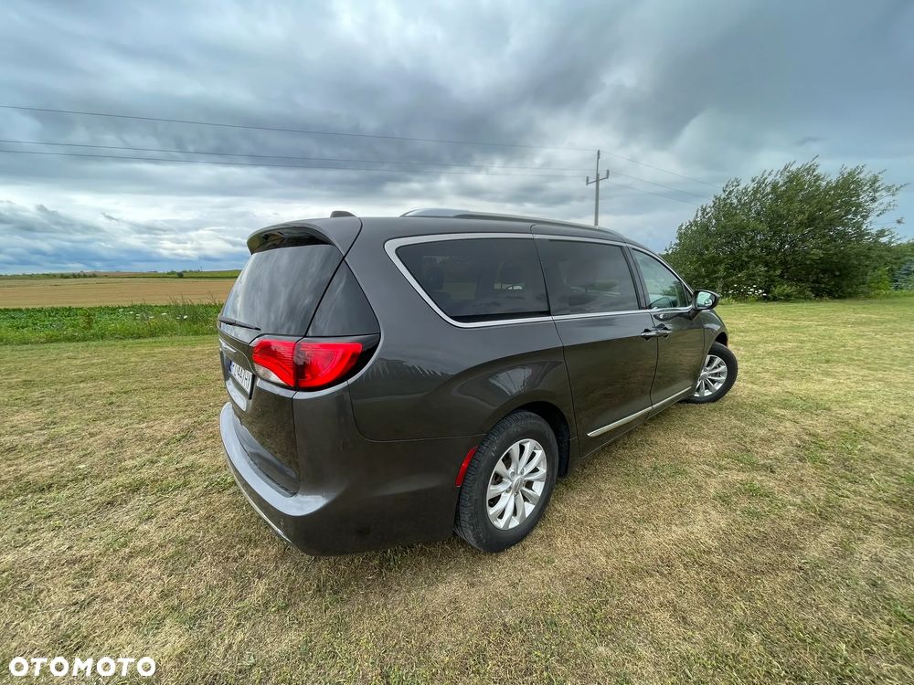 Chrysler Pacifica - 3