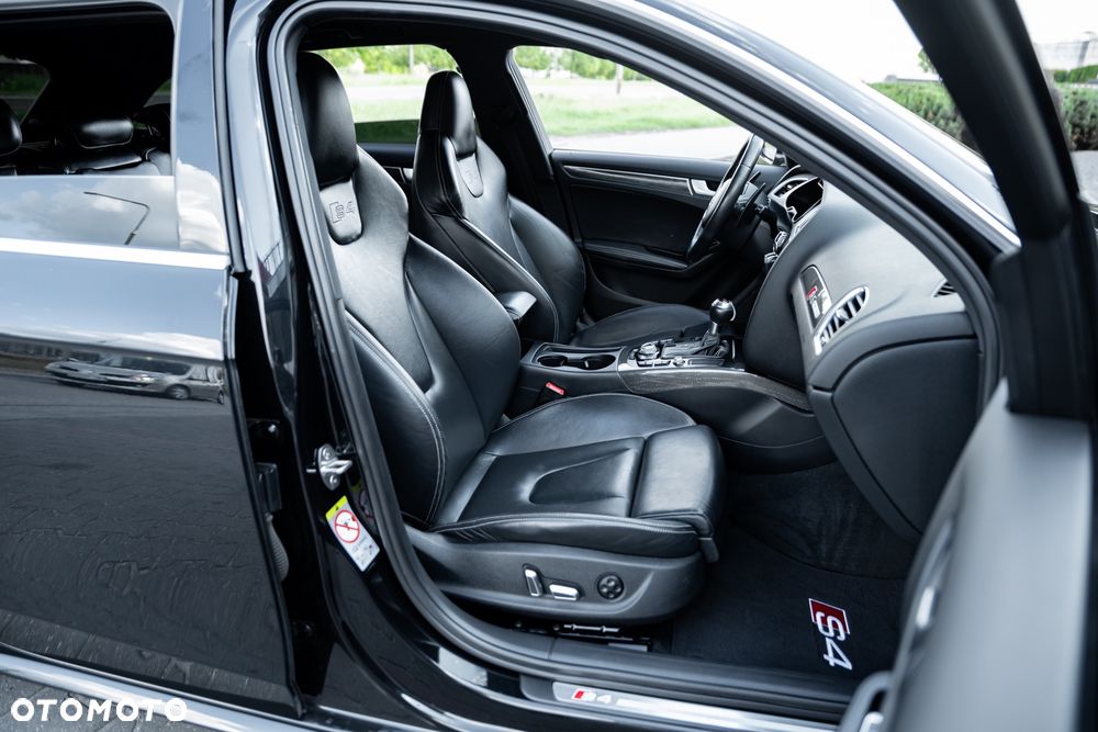Audi S4 Avant S tronic - 24
