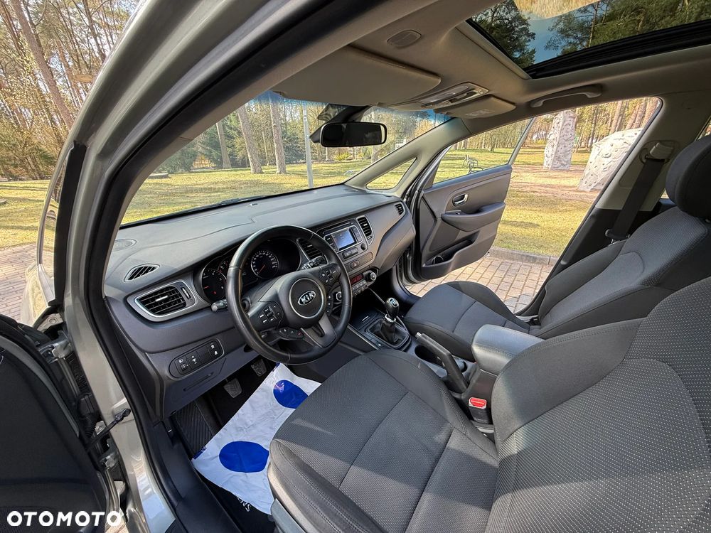 Kia Carens - 26