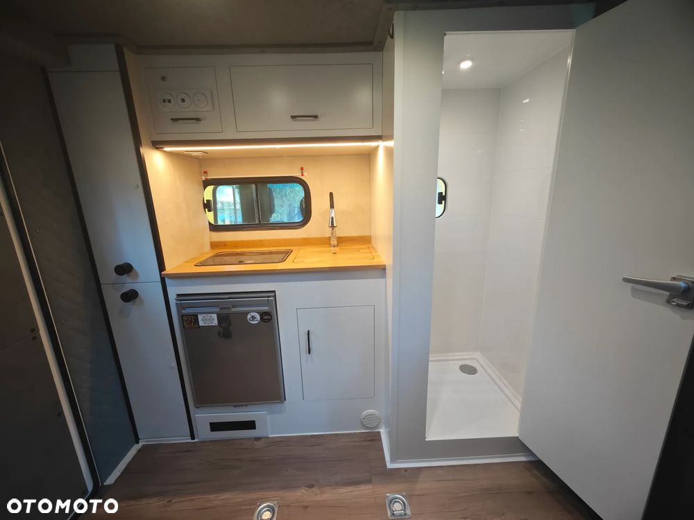 Mercedes-Benz Vario 818D - 10