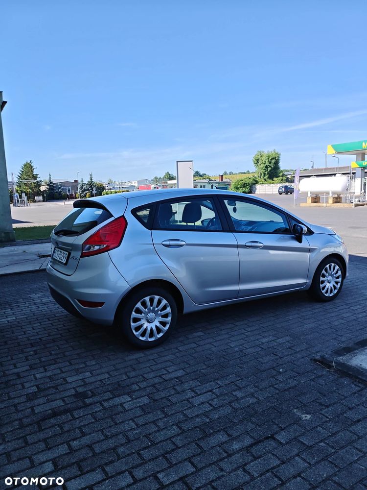 Ford Fiesta 1.6 TDCi DPF Ghia - 4