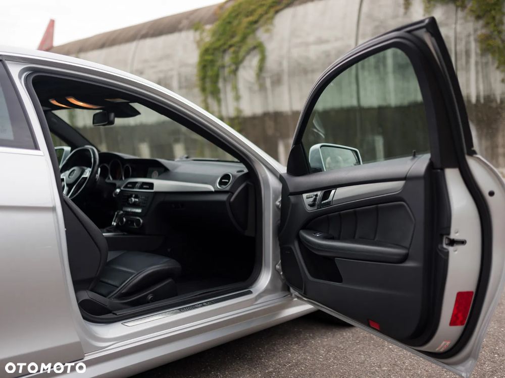 Mercedes-Benz Klasa C 63 AMG AMG SPEEDSHIFT MCT - 16