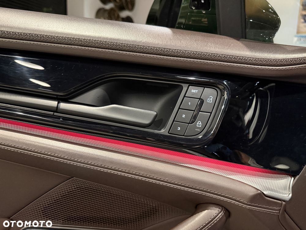 Porsche Panamera 4 - 34