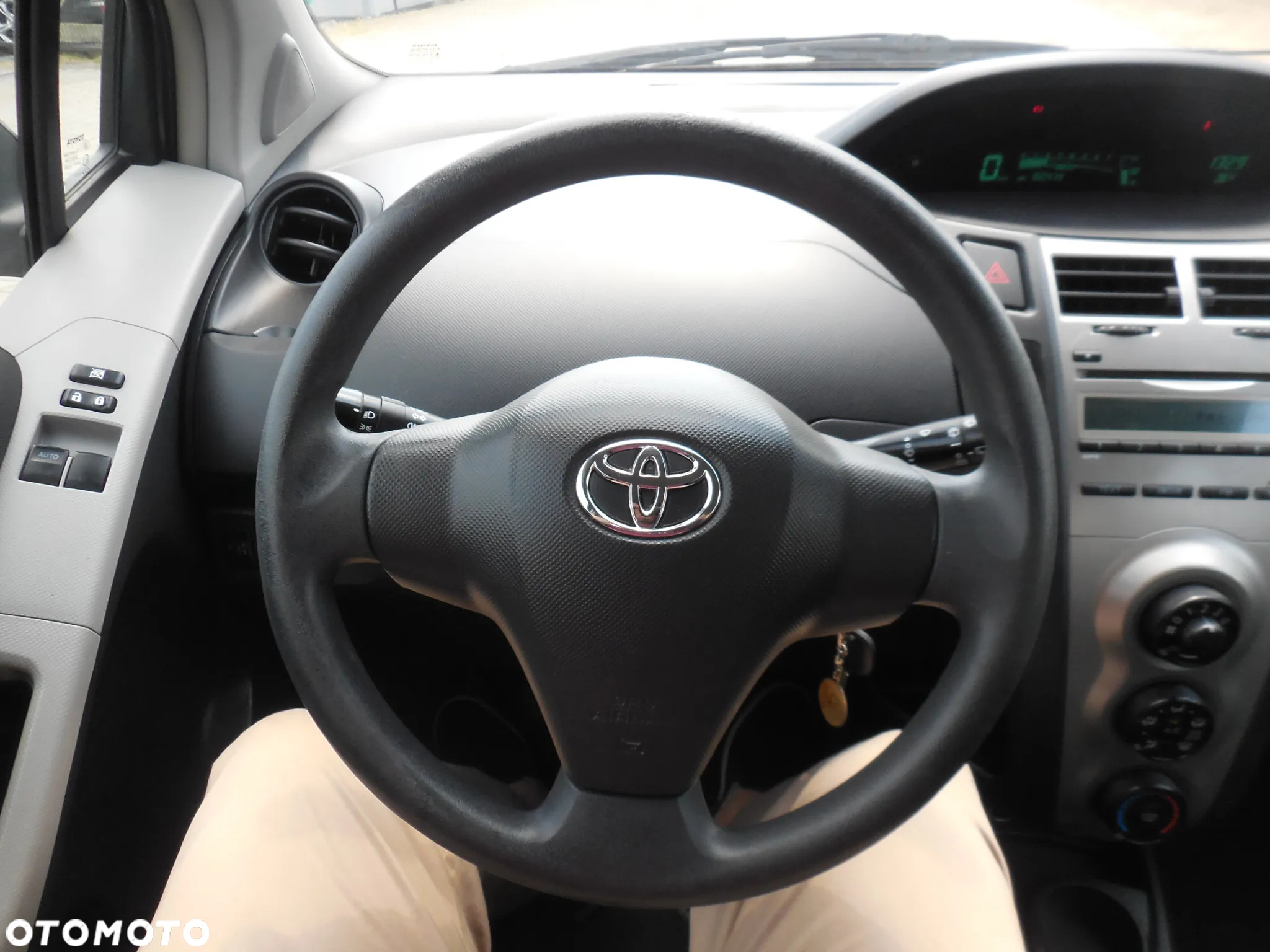Toyota Yaris 1.0 Active - 19