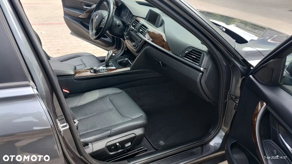 BMW Seria 3 320i xDrive - 14