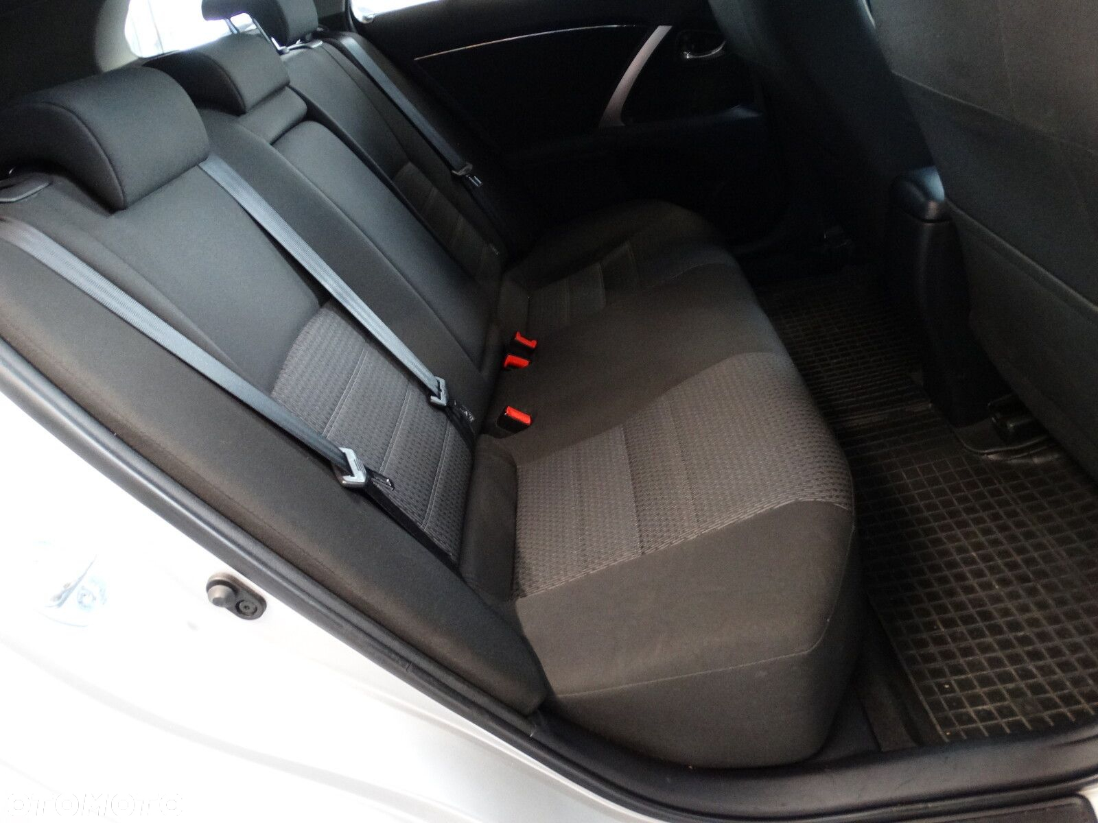 Toyota Avensis - 13