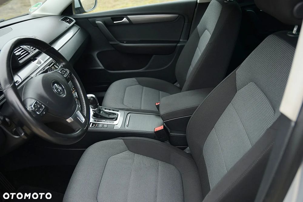 Volkswagen Passat 2.0 TDI DSG Highline - 25