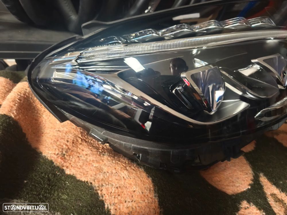 Farol Led direito classe C W205 ILS ADAPTATIV - 2