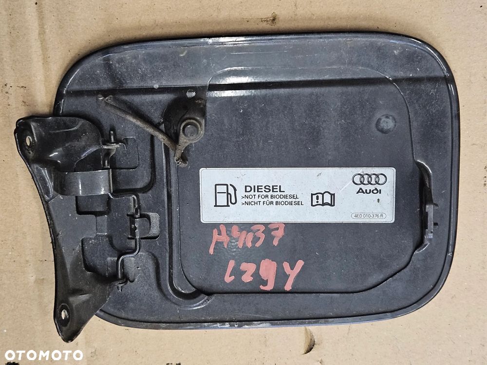 Audi A4 B7 klapka wlewu paliwa - 4