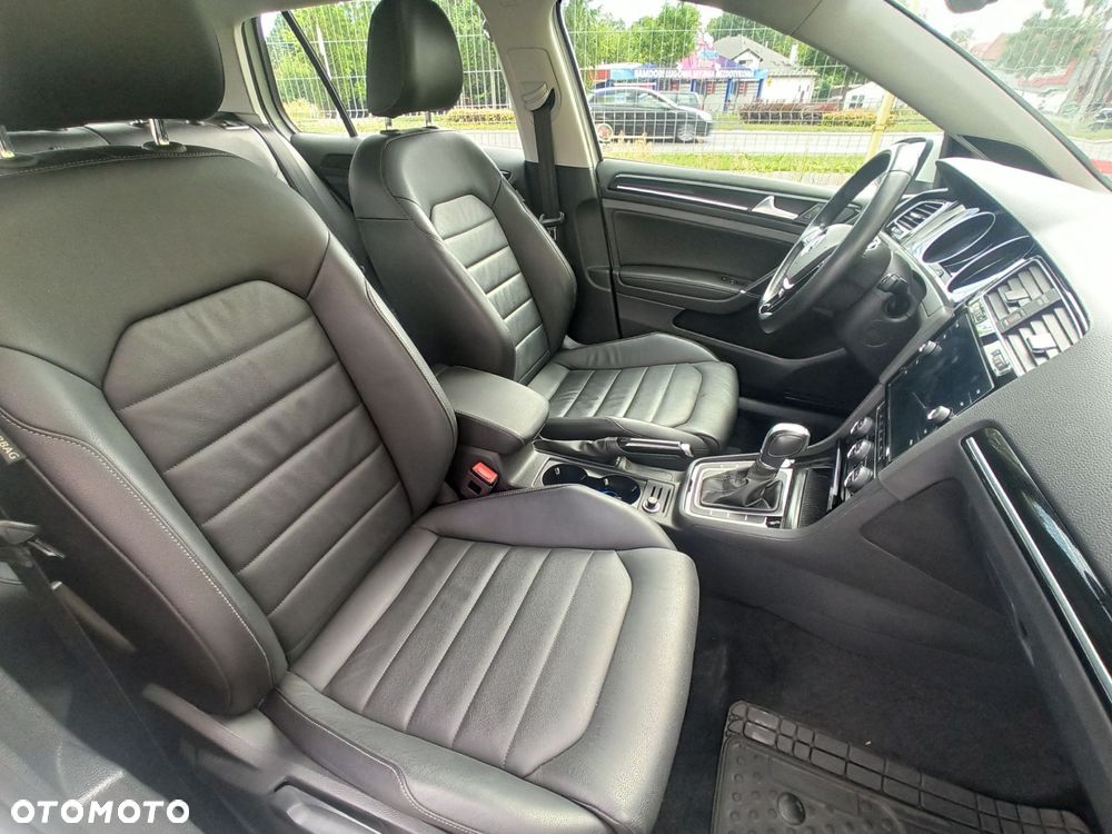 Volkswagen Golf - 11