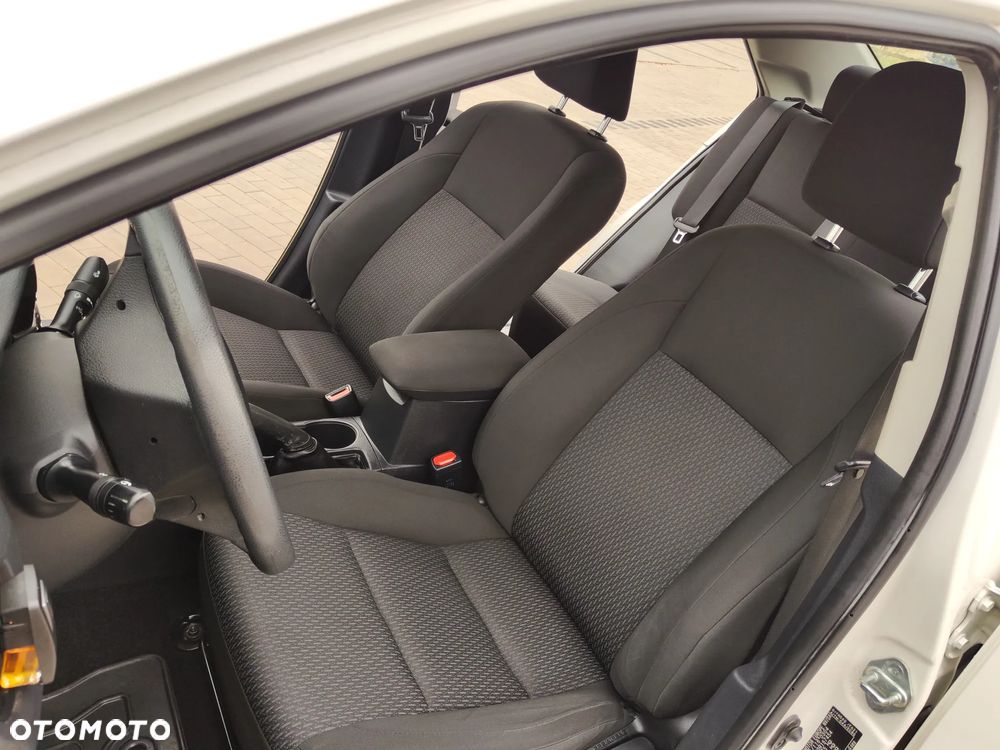 Toyota Corolla 1.6 Comfort - 25