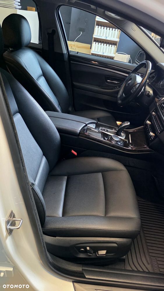 BMW Seria 5 528i Sport-Aut - 20