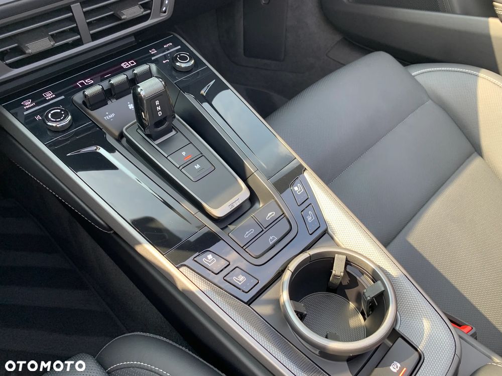 Porsche 911 Carrera PDK - 26