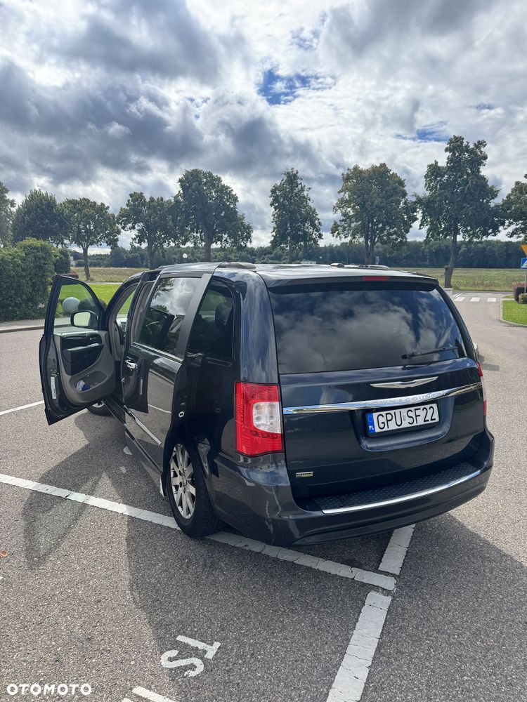 Chrysler Town & Country 3.6 Limited - 14