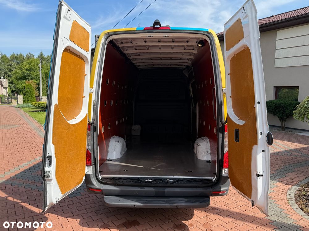 Mercedes-Benz Sprinter - 5