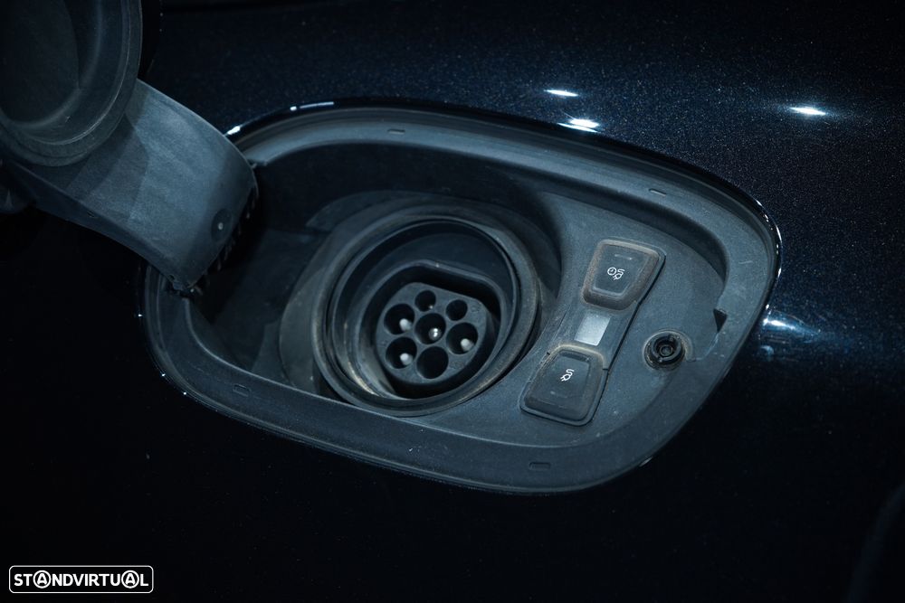 Porsche Panamera 4 E-Hybrid - 11