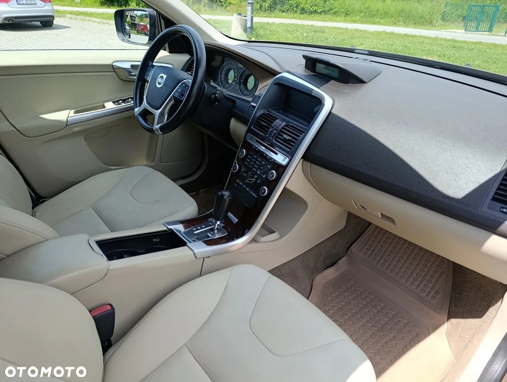Volvo XC 60 2.4D Momentum - 18